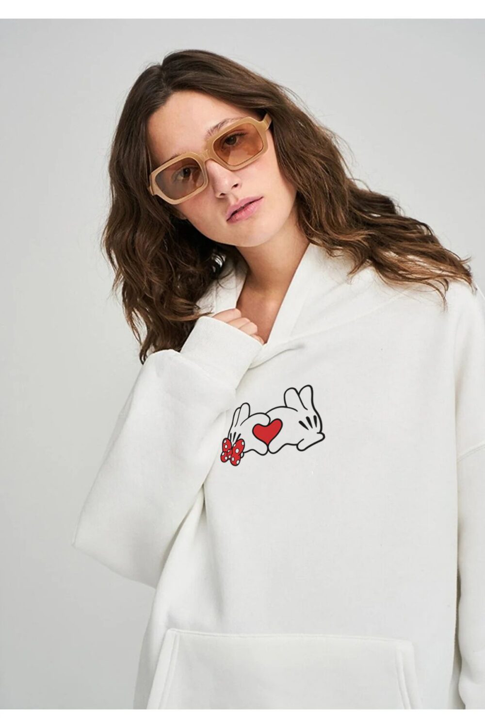 Mickey & Minnie Kalp El Baskılı Beyaz Kapüşonlu Sweatshirt Hoodie