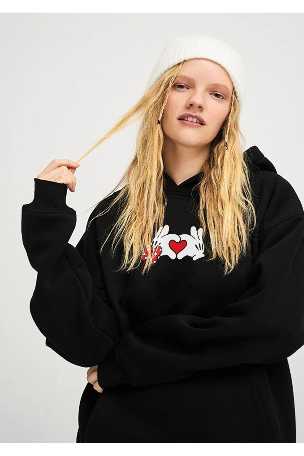 Mickey & Minnie Kalp El Baskılı Siyah Kapüşonlu Sweatshirt Hoodie